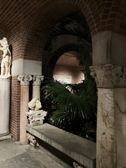 Isabella Gardner museum at night